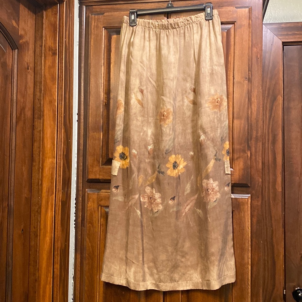 Ladies Floral Print  Skirt Color is Neutral khaki cream gold & rust.